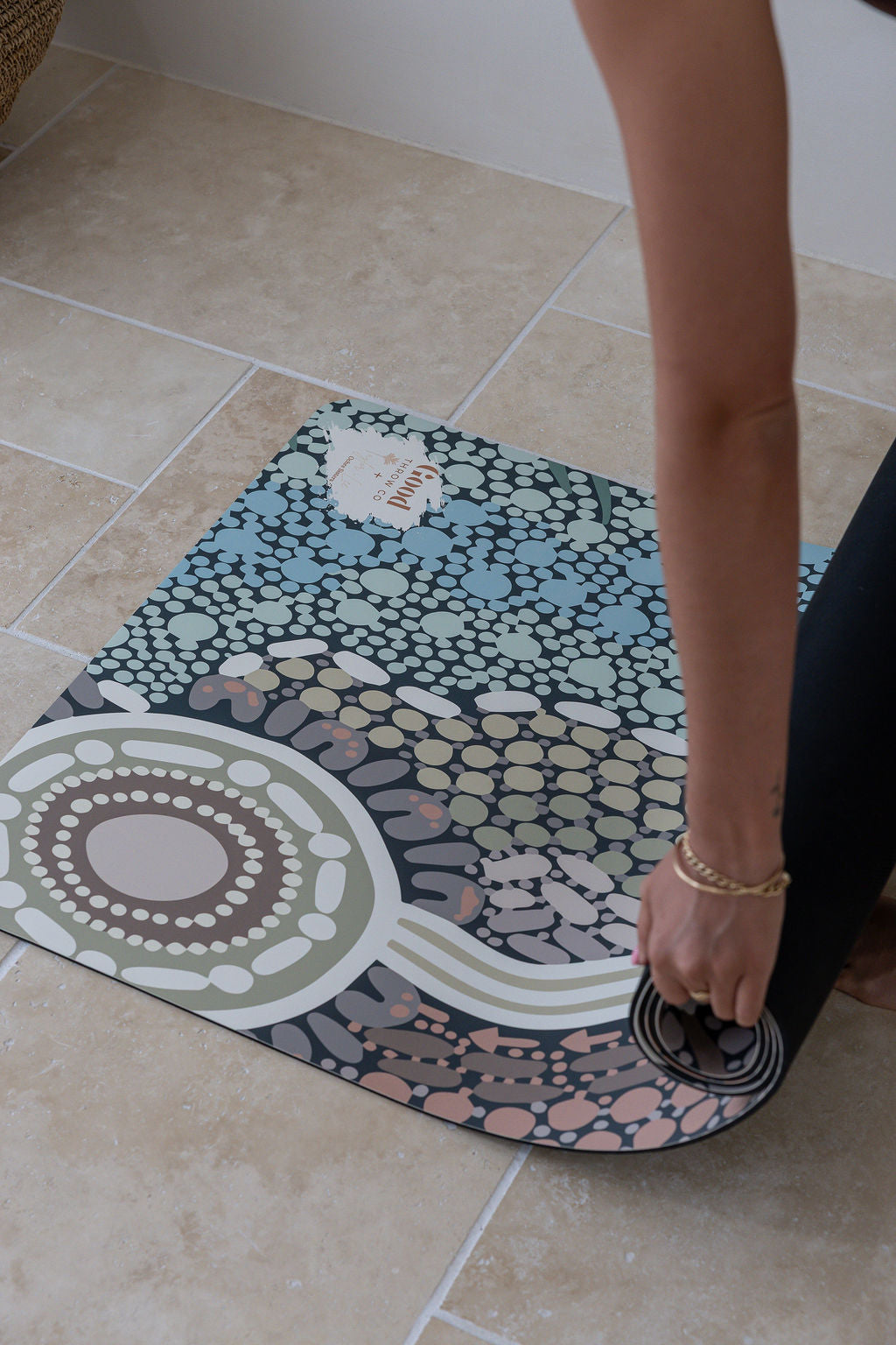 Premium Yoga Mat & Carry Strap Buggeiri (Open Land)